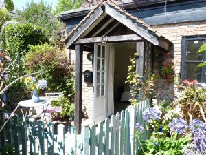 Secret Garden - short stay cottage