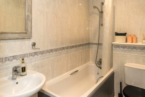 short term rental eastbourne bathroom